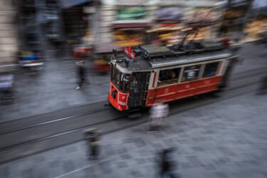 Nikon magazine - Figen Kokol in Istanbul with the DX 16-50mm